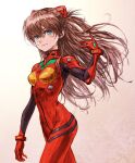  1girl blue_eyes bodysuit breasts brown_hair commentary_request floating_hair headgear highres interface_headset iwamoto_tatsurou long_hair looking_at_viewer neon_genesis_evangelion pilot_suit plugsuit rebuild_of_evangelion red_bodysuit simple_background small_breasts smile solo souryuu_asuka_langley 