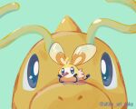  akira_(akira_art_poke) animal_focus antennae close-up commentary_request cutiefly dragonite green_background grey_eyes head_rest lying no_humans on_head pokemon pokemon_(creature) pokemon_on_head 