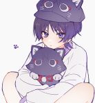  1boy :&lt; alternate_costume animal animal_ear_headwear animal_hug animalization baggy_clothes bare_legs black_cat black_hair cabbie_hat cat crossed_arms dot_nose eyeliner feet_out_of_frame genshin_impact gradient_hair hat head_rest highres indian_style layered_clothes long_sleeves looking_ahead makeup mochimiya_(coyo) multicolored_hair on_lap print_headwear purple_eyes purple_hair purple_hat red_eyeliner scaramouche_(cat)_(genshin_impact) scaramouche_(genshin_impact) short_hair simple_background sitting sweater wanderer_(genshin_impact) white_background white_sweater 
