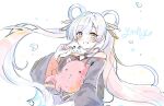  1girl animal_on_shoulder bare_shoulders blue_eyes blush character_name cho_kaguya-hime! commentary fingernails floating_hair fushi_(cho_kaguya-hime!) grey_hair grin hair_ornament hair_rings hair_stick hand_up highres japanese_clothes kimono long_hair long_sleeves looking_at_viewer multicolored_eyes multicolored_hair nail_polish off_shoulder parted_bangs purple_kimono purple_nails raised_eyebrows red_eyes runami_yachiyo runami_yachiyo_(tsukuyomi) sea_slug simple_background siocm smile solo twintails two-tone_eyes umbrella_octopus unfinished upper_body very_long_hair water_drop white_background 