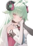  1girl :3 absurdres ahoge animal_ears black_horns chinese_commentary closed_mouth commentary_request curled_horns elbow_gloves gloves gmi_(jimmyovob) goat_ears goat_girl goat_horns green_hair highres horns iroi_(nte) jacket jacket_on_shoulders long_hair looking_at_viewer neverness_to_everness purple_eyes simple_background smile solo star_(symbol) white_background white_jacket 