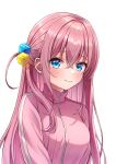  1girl absurdres blue_eyes blush bocchi_the_rock! closed_mouth commentary_request cube_hair_ornament gotoh_hitori hair_ornament hal_(haldayo913) highres jacket long_hair looking_at_viewer one_side_up pink_hair pink_jacket sidelocks simple_background smile solo upper_body white_background 