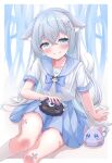  1girl animal_ears bandaid bandaid_on_leg blue_bow blue_bowtie blue_hair blue_sailor_collar blue_skirt blue_streaks blush bow bowtie cat_ears cat_girl cat_tail colored_inner_hair commentary_request creature grey_hair grin hair_between_eyes highres holding holding_creature indie_virtual_youtuber long_hair multicolored_hair sailor_collar school_uniform shirt sidelocks sitting skirt smile solo streaked_hair tail two-tone_hair very_long_hair virtual_youtuber white_shirt yang1413 yasumi_crisp 