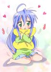  :3 ahoge barefoot blue_hair blush green_eyes heart hug izumi_konata kneeling long_hair lucky_star mole mole_under_eye pillow pillow_hug smile solo yamasaki_wataru 