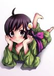  :t absurdres ahoge araragi_tsukihi bad_id bad_pixiv_id black_eyes black_hair fried_egg green_kimono hair_ornament highres japanese_clothes kimono lying monogatari_(series) nisemonogatari on_stomach pout samoore short_hair solo yukata 