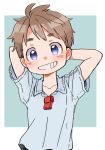  1boy arms_behind_head blue_background blue_shirt blush brown_hair collared_shirt commentary_request eyebrows_visible_through_hair grin highres looking_at_viewer made_in_abyss male_focus purple_eyes shirt short_sleeves simple_background smile solo standing upper_body usuki_(usukine1go) whistle 