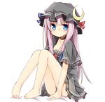  alternate_color bare_legs barefoot blue_eyes bow choker crescent crescent_hair_ornament full_body hair_ornament hat hat_bow long_hair patchouli_knowledge purple_hair simple_background sitting solo touhou very_long_hair white_background yuuhagi_(amaretto-no-natsu) 