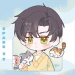  &gt;_&lt; 1boy animal artist_name black_hair blue_background blush cat chibi closed_mouth expressionless green_eyes green_outline holding holding_animal holding_cat long_sleeves looking_at_viewer love_and_deepspace male_focus outline shirt short_hair signature simple_background solo sweater two-tone_background upper_body white_background white_outline white_shirt yellow_sweater zayne_(love_and_deepspace) zs_hetao 
