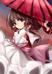 absurdres bare_shoulders bow brown_hair detached_sleeves expressionless hair_bow hakurei_reimu highres looking_at_viewer looking_back nano_(ex925868312) oriental_umbrella red_eyes ribbon-trimmed_sleeves ribbon_trim sarashi solo touhou twilight umbrella upper_body 