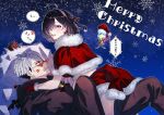  1boy 1girl absurdres anger_vein atelier_(series) atelier_yumia black_hair blue_background blue_eyes blush box capelet christmas commentary_request flammi_(atelier) fur-trimmed_capelet fur_trim gift gift_box gloves grey_hair hair_over_one_eye hat hetero highres merry_christmas red_capelet red_gloves rgbjt rutger_arendt santa_hat short_hair snowflakes spoken_anger_vein sweatdrop translation_request undercut yumia_liessfeldt 