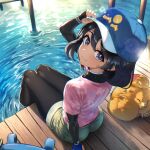  1girl adjusting_clothes adjusting_headwear backpack bag baseball_cap black_bodysuit black_gloves black_hair blue_gloves blue_hat blurry blush bob_cut bodysuit bodysuit_under_clothes bokeh bright_pupils brown_dog commentary dark-skinned_female dark_skin depth_of_field dock dog eyelashes female_protagonist_(pokemon_ww) fingerless_gloves floral_print floral_print_shirt from_above from_behind from_side gloves green_shorts grey_eyes hair_between_eyes hat highres layered_sleeves light_blush light_smile long_sleeves looking_back looking_to_the_side looking_up pier pink_shirt pokemon pokemon_(creature) pokemon_ww pombon ringed_eyes ripples shirt short_hair short_sleeves shorts smile soaking_feet solitehu solo t-shirt turtleneck unworn_bag water wavy_hair 