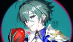  1boy absurdres ahoge apple armor belt belt_collar black_belt black_border black_gloves blood blood_on_clothes blood_on_face blue_gloves blue_shirt border choker coat collar collared_shirt commentary_request earrings food fruit genshin_impact gloves green_background green_hair grin hair_between_eyes hair_intakes highres holding holding_food holding_fruit jewelry lohen_(genshin_impact) long_sleeves looking_at_viewer male_focus mole mole_under_eye multicolored_eyes multicolored_gloves oga11118 shirt short_hair shoulder_armor single_earring smile solo twitter_username two-tone_gloves upper_body 