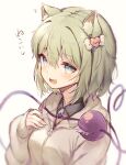  1girl :d alternate_costume animal_ear_fluff animal_ears blue_eyes blurry blush bright_pupils cat_ears cat_girl commentary_request depth_of_field disembodied_linked_eye fang green_hair hair_between_eyes hair_ornament hand_up heart heart_hair_ornament heart_of_string highres jacket kemonomimi_mode komeiji_koishi looking_at_viewer missing_headwear open_mouth sekisei_(superego51) simple_background skin_fang sleeves_past_wrists smile soft_focus solo tail touhou translated upper_body white_background white_jacket white_pupils zipper 