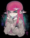  1girl aqua_background aqua_eyes black_background black_hair blush clenched_hands closed_mouth commentary_request cropped_torso eyelashes fang gradient_hair hands_up heart highres inkling inkling_girl inkling_player_character long_pointy_ears looking_at_viewer multicolored_hair pink_hair pointy_ears second-party_source sleeves_past_wrists solo splatoon_(series) star_(symbol) sweater tentacle_hair togetoge two-tone_background 