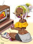  +_+ 1girl :d artist_name breasts butt_crack commentary_request controller dark-skinned_female dark_skin domino_mask earrings eye_mask fangs frye_(splatoon) frye_(splatoon_raiders) game_controller gradient_hair green_eyes green_hair highres holding holding_controller holding_game_controller jewelry large_breasts looking_at_viewer mask midriff multicolored_hair open_mouth pink_hair shirt sitting smile solo splatoon_(series) splatoon_raiders t2ukmyjm television two-tone_background two-tone_hair white_background yellow_background yellow_shirt 