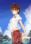  barakamon beach blush brown_hair day gym_uniform handa_seishuu highres holding_hands japanese_clothes jinbei_(clothes) looking_back outdoors pants rock short_hair smile toriol_3 track_pants wading water wet yamamura_miwa 