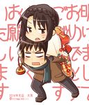  1girl bag black_hair braid brown_eyes brown_hair carrying chibi japanese_clothes kimono kyon piggyback satchel scarf short_hair suzumiya_haruhi suzumiya_haruhi_no_yuuutsu taiki_(6240taiki) 