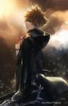  artist_name black_coat_(kingdom_hearts) blonde_hair blue_eyes cloud dual_wielding from_side holding hood hooded_jacket jacket keyblade kingdom_hearts kingdom_hearts_ii light_particles looking_at_viewer looking_back male_focus oblivion_(keyblade) parted_lips roxas sky solo song_name sunlight swd3e2 