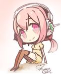  blush breasts chibi headphones long_hair looking_at_viewer lowres minoa_(lastswallow) nitroplus pink_eyes pink_hair small_breasts smile solo super_sonico thighhighs 
