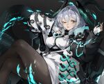  1girl aqua_eyes aqua_nails aqua_wings arknights belt between_breasts black_belt black_pantyhose black_tail black_wings breasts coat crossed_legs dark_background dress feathered_wings feet_out_of_frame fingerless_gloves full_body gloves grey_hair hair_between_eyes hand_on_own_chest head_wings highres ho&#039;olheyak_(arknights) infection_monitor_(arknights) large_breasts long_sleeves multicolored_coat pantyhose pencil_dress scales short_dress short_hair sidelocks snake_tail solo strap_between_breasts tail tongue tongue_out two-tone_coat two-tone_wings white_dress white_gloves wings zhujiantuihuadepaijiujiujiu 