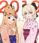  2019 :d abigail_williams_(fate/grand_order) animal animal_on_head atsumisu bangs black_bow blonde_hair blue_bow blue_eyes blush bow brown_background brown_eyes chinese_zodiac commentary_request fate/grand_order fate_(series) floral_print hair_bow hand_up head_tilt highres japanese_clothes kimono koha-ace long_hair new_year obi okita_souji_(fate) okita_souji_(fate)_(all) on_head open_mouth orange_bow parted_bangs pig pink_kimono polka_dot polka_dot_bow print_kimono sash smile upper_body very_long_hair year_of_the_pig 