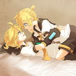  blonde_hair blue_eyes clone kagamine_len male_focus mukkun multiple_boys selfcest shorts smile vocaloid yaoi 