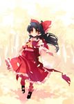  black_hair bow detached_sleeves hair_bow hakurei_reimu long_hair petals shin_(new) solo touhou walking yellow_eyes 