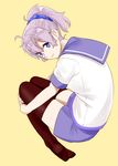  aoba_(kantai_collection) bad_id bad_pixiv_id black_legwear blue_eyes blue_scrunchie fetal_position full_body kantai_collection leg_hug light_smile looking_at_viewer looking_back no_shoes ojipon pink_hair plantar_flexion ponytail school_uniform scrunchie serafuku shorts solo thighhighs yellow_background 