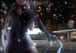  aqua_hair blurry breath building city cold dark depth_of_field hatsune_miku head_out_of_frame highres long_hair night scarf sishenfan smile snow snowing solo twintails upper_body very_long_hair vocaloid winter_clothes 