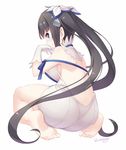  artist_name ass back backless_outfit bare_back barefoot black_hair blue_eyes blue_ribbon blueberry_(5959) breasts dungeon_ni_deai_wo_motomeru_no_wa_machigatteiru_darou_ka from_behind full_body gloves hair_ribbon hestia_(danmachi) highres large_breasts long_hair looking_back rei_no_himo ribbon simple_background sitting soles solo twintails wariza white_background 