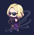  1girl black_coat black_gloves black_thighhighs blonde_hair breasts character_name chibi cleavage closed_mouth coat dress gloves grey_background kotorai looking_to_the_side nina_williams no_nose purple_dress purple_footwear shoes short_hair side_slit signature solo sunglasses tekken thighhighs 