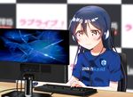  bad_id bad_twitter_id blue_hair clothes_writing commentary computer hair_between_eyes headphones keyboard_(computer) korean_commentary love_live! love_live!_school_idol_project monitor mouse_(computer) playing_games shirt skull573 sonoda_umi t-shirt team_liquid yellow_eyes 