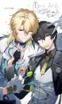  2boys absurdres between_fingers black_gloves black_jacket black_shirt blonde_hair blue_shirt candy chibi chibi_inset chinese_text coat collared_shirt commentary cropped_jacket curtained_hair doodle_inset earrings emoticon fingerless_gloves food food_in_mouth gloves gradient_clothes gradient_shirt green_streaks hair_between_eyes hand_up highres holding jacket jewelry kaomoji lab_coat lapels lollipop lollipop_in_mouth long_sleeves looking_at_viewer luuk_herssen_(wuthering_waves) male_focus male_rover_(perpetual_spark)_(wuthering_waves) male_rover_(wuthering_waves) medium_hair multicolored_hair multiple_boys necklace necktie notched_lapels official_alternate_costume one_eye_closed red_eyes rover_(wuthering_waves) shirt short_hair simple_background smile streaked_hair stud_earrings tacet_mark_(wuthering_waves) translation_request untranslatable_commentary upper_body v vest watashi_wa_chibi white_background white_coat white_gloves white_vest wuthering_waves yellow_eyes yellow_necktie 