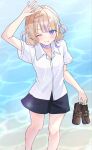  1girl alternate_costume arm_above_head asymmetrical_sidelocks black_shorts blonde_hair blunt_bangs blush brown_shoes choker chromatic_aberration collared_shirt commentary_request dot_nose double-parted_bangs feet_out_of_frame from_above grin hair_ornament hairclip highres holding holding_shoes holding_unworn_clothes hololive hololive_dev_is iridescent lens_flare loafers looking_at_viewer multicolored_hair o2mwnb9 ocean one_eye_closed outdoors penny_loafers purple_choker purple_eyes purple_streaks raised_eyebrow school_uniform shirt shoes short_hair short_sleeves shorts sidelocks smile solo streaked_hair sunlight todoroki_hajime two-tone_hair two_side_up unworn_shoes virtual_youtuber wading water white_shirt 