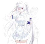  1girl breasts chinese_commentary closed_mouth commentary_request fate/grand_order fate_(series) hat highres long_hair looking_at_viewer medium_breasts merlin_(fate/prototype) merlin_(fgo_fes._2026)_(fate/prototype) miaoyuzijiang pink_eyes pleated_skirt racket shirt skirt smile solo tennis_racket very_long_hair white_hat white_shirt 