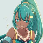  1girl bare_shoulders bead_necklace beads collarbone commentary dark-skinned_female dark_skin detached_sleeves esmeralda_(fire_emblem) fire_emblem fire_emblem:_fortune's_weave green_eyes green_hair grin highres jewelry kechon-san long_hair looking_at_viewer necklace ponytail smile solo untranslatable_commentary very_long_hair 