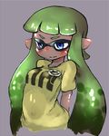  arms_behind_back blue_eyes blush breasts dark_skin domino_mask green_hair highres inkling long_hair mask pointy_ears shirt small_breasts solo splatoon_(series) splatoon_1 t-shirt tentacle_hair upper_body yeti_(mu_kaiten) 