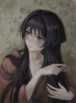  1boy alternate_hair_length_(longer) black_hair blunt_ends blush brushing_hair closed_mouth comb empty_eyes eyelashes eyeliner genshin_impact grey_background highres holding holding_comb japanese_clothes jewelry juban kimono light_smile long_hair long_sleeves looking_to_the_side makeup male_focus mole mole_under_eye purple_eyes purple_kimono red_eyeliner red_kimono red_sleeves ring scaramouche_(genshin_impact) solo tsurime wispy_bangs yoruli_e 
