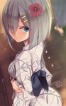  blue_eyes blush commentary_request flower from_behind fukai_ryousuke hair_flower hair_ornament hair_over_one_eye hairclip hamakaze_(kantai_collection) japanese_clothes kantai_collection kimono looking_at_viewer looking_back parted_lips sash short_hair silver_hair solo yukata 