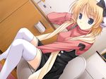  blonde_hair blue_eyes game_cg headband maikuro_~ore_ga_watashi_de_boku_ga_atashi_de~ ribbon scarf shibamori_kaine short_hair solo thighhighs thinking toilet white_legwear yukirin zettai_ryouiki 