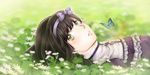  1girl bad_id bad_pixiv_id black_hair blurry bug butterfly daisy depth_of_field flower grass green_eyes hairband highres insect light looking_at_viewer lying on_back original purple_hairband rainbow solo 