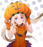  alternate_costume blush costume fate/grand_order fate_(series) gloves hair_ornament halloween hands_on_headwear hands_up happy hat jack-o'-lantern looking_at_viewer marie_antoinette_(fate/grand_order) minafuni miniskirt pumpkin_hat ringlets season_connection simple_background skirt smile solo twintails 