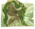  1girl border cephalopod_eyes commentary_request dark-skinned_female dark_skin detached_sleeves dress fairy_wings from_side green_background green_eyes long_hair marina_(splatoon) mole mole_under_mouth puffy_sleeves smile splatoon_(series) splatoon_2 strapless strapless_dress tentacle_hair teo_(teorekka) upper_body white_border wings 