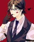  1boy arm_belt band_yarouze! black-framed_eyewear black_gloves black_hair black_necktie glasses gloves grey_vest highres jewelry kurusu_makoto lipstick_mark long_sleeves male_focus necklace necktie purple_eyes red_background shirt solo upper_body vest wakame_(mmm0120mm1) white_shirt 