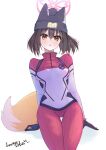  1girl absurdres amate_yuzuriha amate_yuzuriha_(cosplay) animal_ears arm_support beanie black_gloves blue_archive bodysuit breasts brown_hair commentary_request cosplay ears_under_headwear fox_ears fox_girl fox_tail gloves gundam gundam_gquuuuuux halo hat highres izuna_(blue_archive) izunasuki_art looking_at_viewer md5_mismatch mecha_pilot_suit multicolored_bodysuit normal_suit_(gundam) pink_halo red_bodysuit short_hair signature simple_background small_breasts solo tail thigh_gap turtleneck turtleneck_bodysuit white_background yellow_eyes yellow_tail 