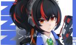  1girl artist_name black_hair blue_jacket closed_mouth eyebrows_hidden_by_hair green_necktie grey_hairband gun hairband handgun high_ponytail highres holding holding_gun holding_weapon jacket long_hair looking_at_viewer multicolored_eyes multicolored_hair necktie orange_eyes police police_uniform policewoman ponytail red_eyes red_hair signature smile solo standing streaked_hair susprin weapon white_background zenless_zone_zero zhu_yuan 