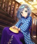  1girl aoto_hina aqua_eyes aqua_hairband bag blue_hair blue_kimono breasts chandelier closed_mouth day dot_nose dutch_angle feet_out_of_frame floral_print game_cg hairband hakama holding holding_bag indoors japanese_clothes kimono long_sleeves looking_at_viewer medium_breasts medium_hair official_art on_stairs print_bag print_hairband print_kimono purple_hakama railing sitting sitting_on_stairs smile solo stairs taishou third-party_source toji_no_miko toji_no_miko:_kizamishi_issen_no_tomoshibi wide_sleeves window wooden_stairs yagasuri yellow_bag 