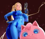  1girl blonde_hair blue_bodysuit blue_eyes blue_gloves bodysuit breasts closed_mouth commentary covered_nipples eyelashes from_below gloves green_eyes gun hand_on_own_hip hand_up handgun highres holding holding_gun holding_weapon huggytug jigglypuff large_breasts long_hair looking_down metroid pokemon pokemon_(creature) ponytail red_background samus_aran sparkle super_smash_bros. weapon zero_suit 