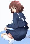  1girl bare_legs blue_sailor_collar blue_serafuku blue_shirt blue_skirt brown_hair clothes_lift commentary_request dated from_behind hibike!_euphonium highres kneeling lifting_own_clothes looking_at_viewer looking_back neckerchief nii_manabu no_shoes open_mouth oumae_kumiko sailor_collar school_uniform serafuku shirt signature simple_background sitting skirt skirt_lift socks solo thighs tongue wariza watermark white_background white_neckerchief white_socks yellow_eyes 