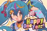  +_+ 1girl absurdres anniversary aqua_eyes aqua_hair black_choker blue_overalls choker commentary drooling english_commentary fang gradient_eyes hair_ornament happy_anniversary hatsune_miku highres holding lovely_cavity_(vocaloid) multicolored_eyes multicolored_hair official_art open_mouth orange_streaks outline overalls paint_splatter paint_splatter_on_face pink_eyes pink_streaks sawtowne shirt skin_fang sparkle sparkle_hair_ornament star_(symbol) star_hair_ornament streaked_hair twintails upper_body vocaloid white_outline white_shirt yellow_background 